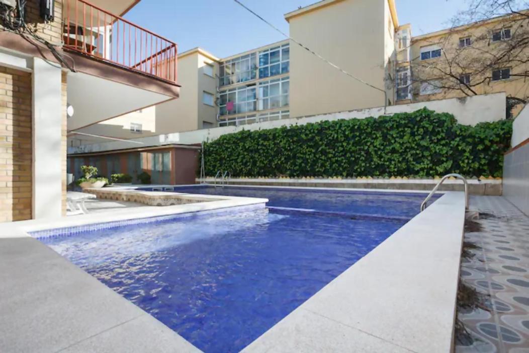 Apartamento Playa Con Piscina Parking Y 2 Habitac Castelldefels Extérieur photo